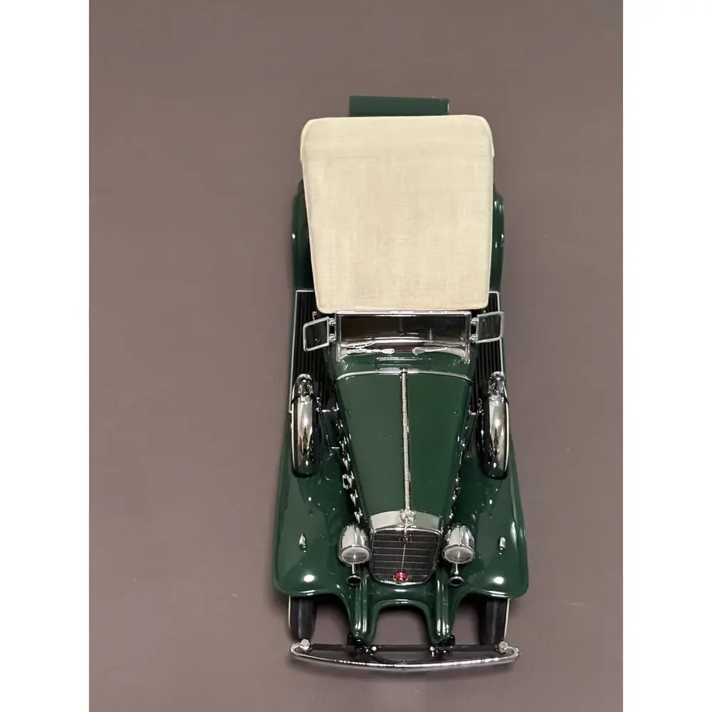 Danbury Mint 1:24 Cadillac V-16 Sport Phaeton 1932 Diecast Green Beige